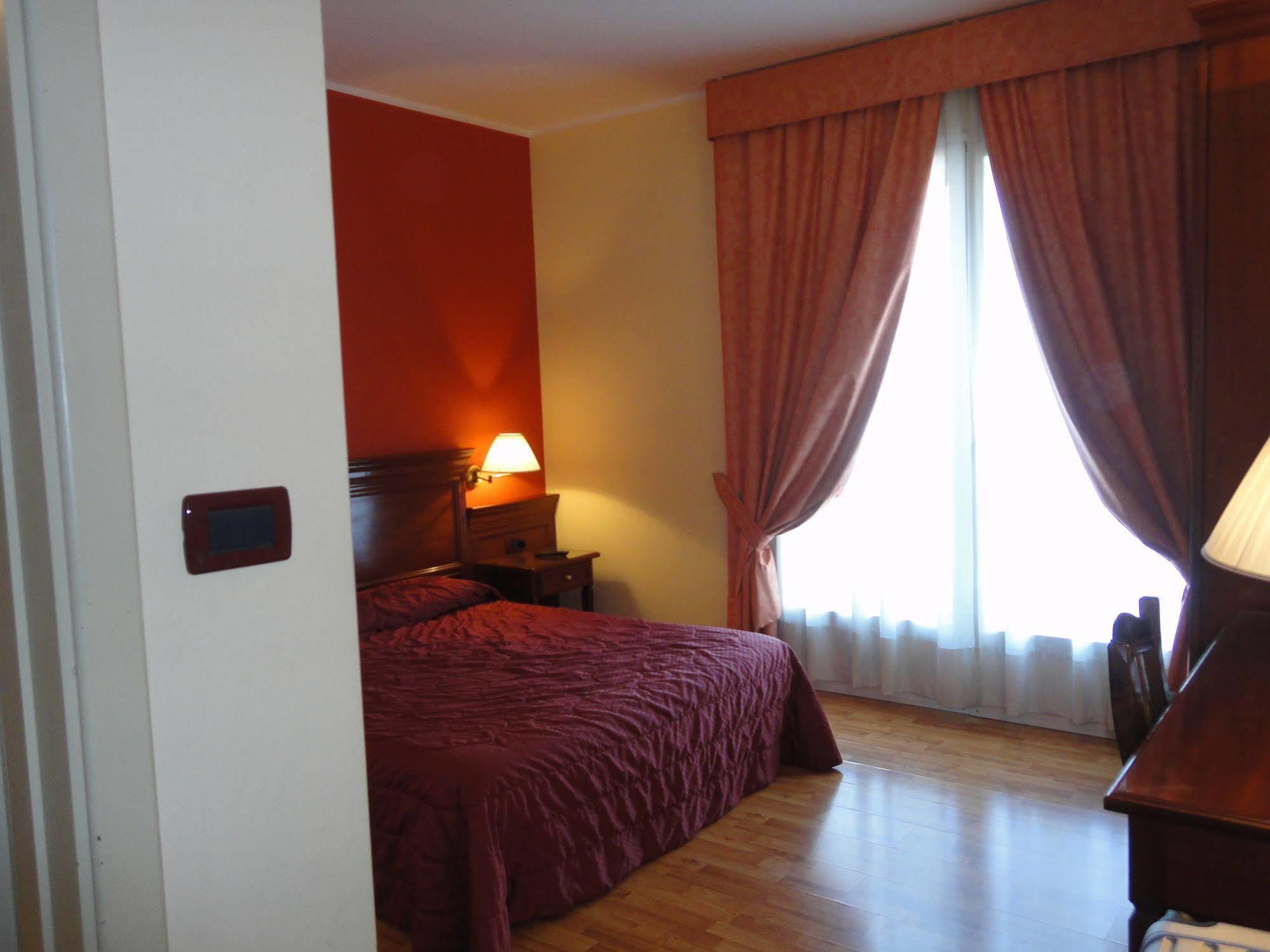 Hotel Vazzana Volpiano Luaran gambar