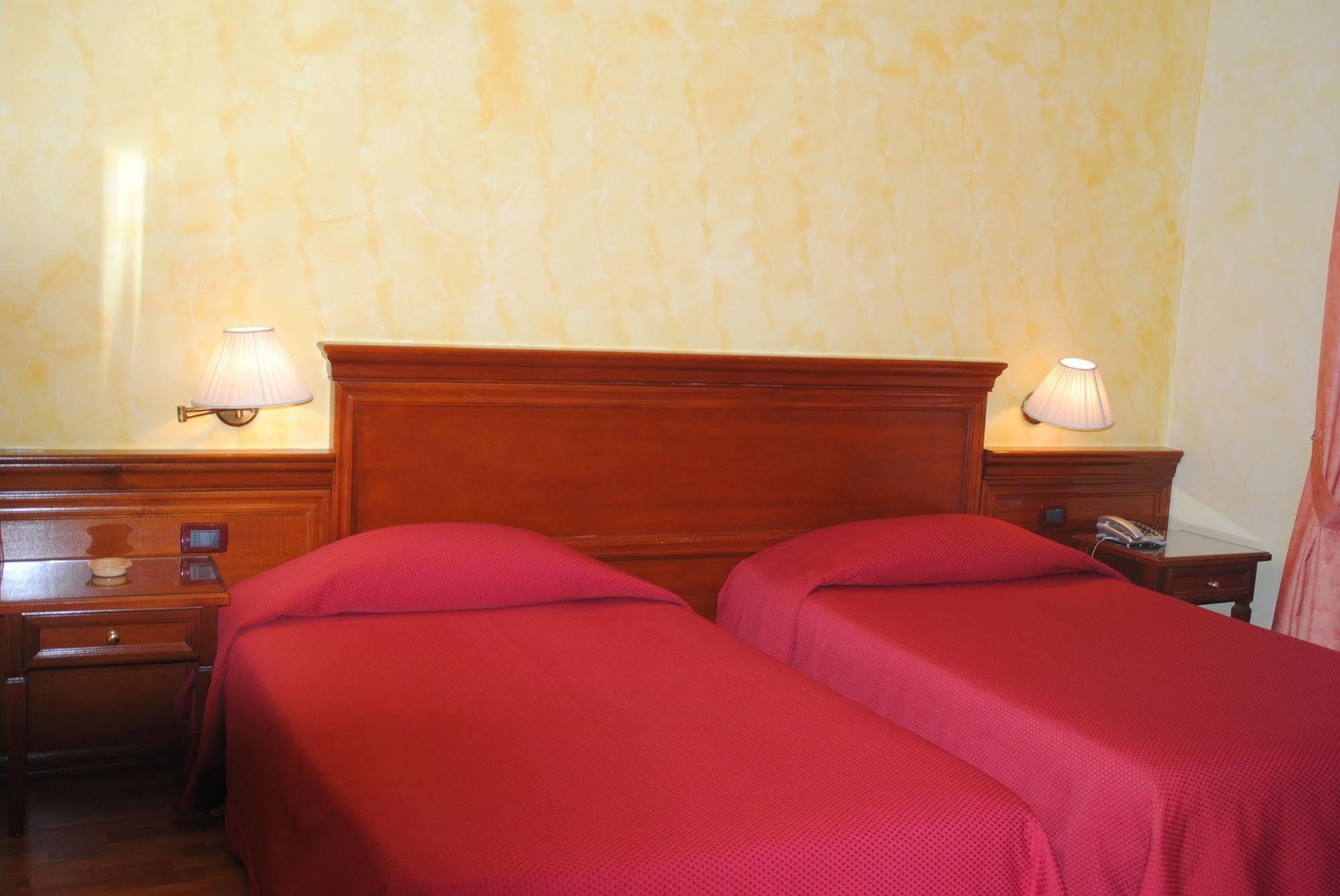 Hotel Vazzana Volpiano Luaran gambar